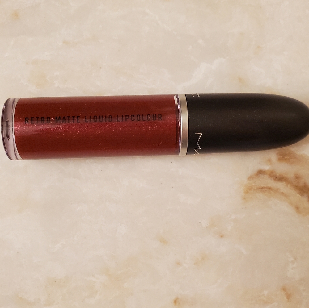 🥳HP🥳 MAC Metallic Liquid💄- LOVE WEAPON - Picture 8 of 9